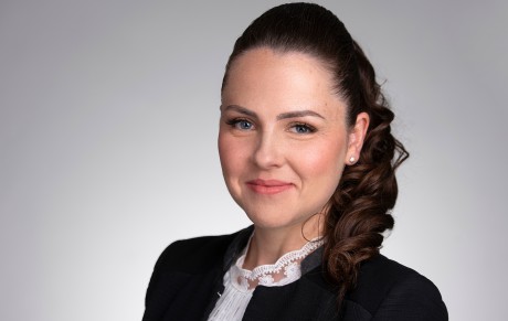 Csipke, csillogás - székesfehérvári tervező, aki újragondolja a magyar divatot